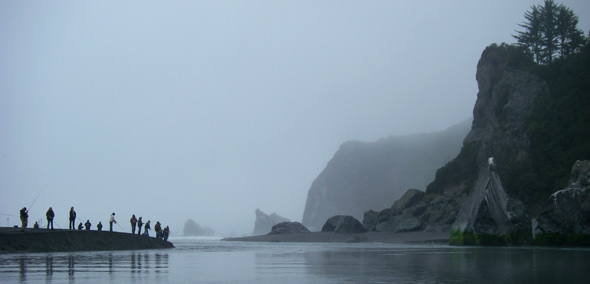 klamath-mouth Salmon liners at the mouth